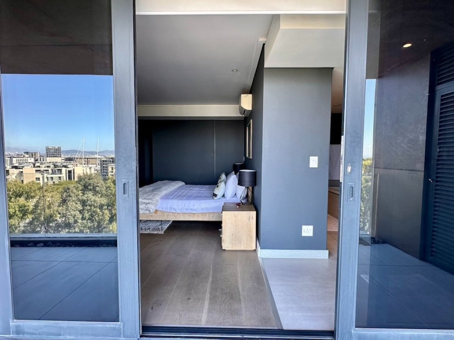 To Let 4 Bedroom Property for Rent in Green Point Western Cape